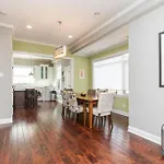 Huge 4 Bdrm - Roof Deck - Parking - Soak Tub!
