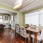 Huge 4 Bdrm - Roof Deck - Parking - Soak Tub!