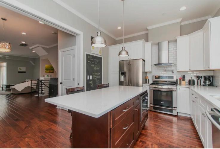 Huge 4 Bdrm - Roof Deck - Parking - Soak Tub! * Philadelphia