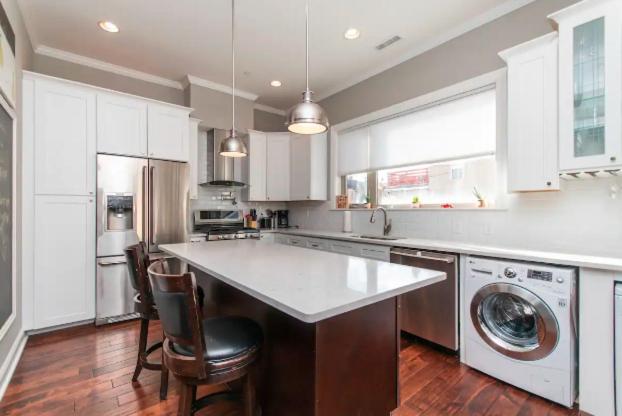 Сasa de vacaciones Huge 4 Bdrm - Roof Deck - Parking - Soak Tub!